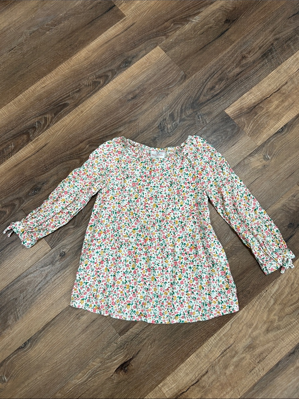 Hanna Andersson Girls floral style Shirt 140